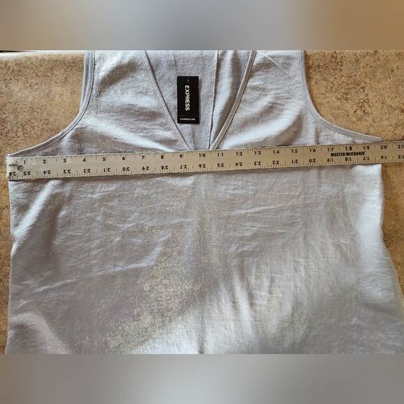 NEW Express Silver Metallic Sleeveless Blouse Size M (NWT) - Picture 8 of 10